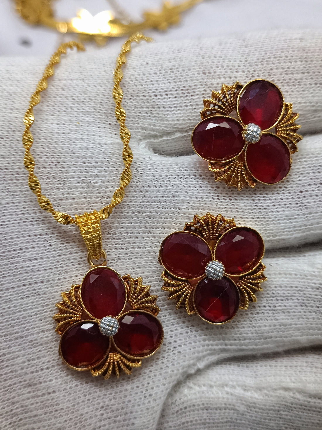 locket set red ruby