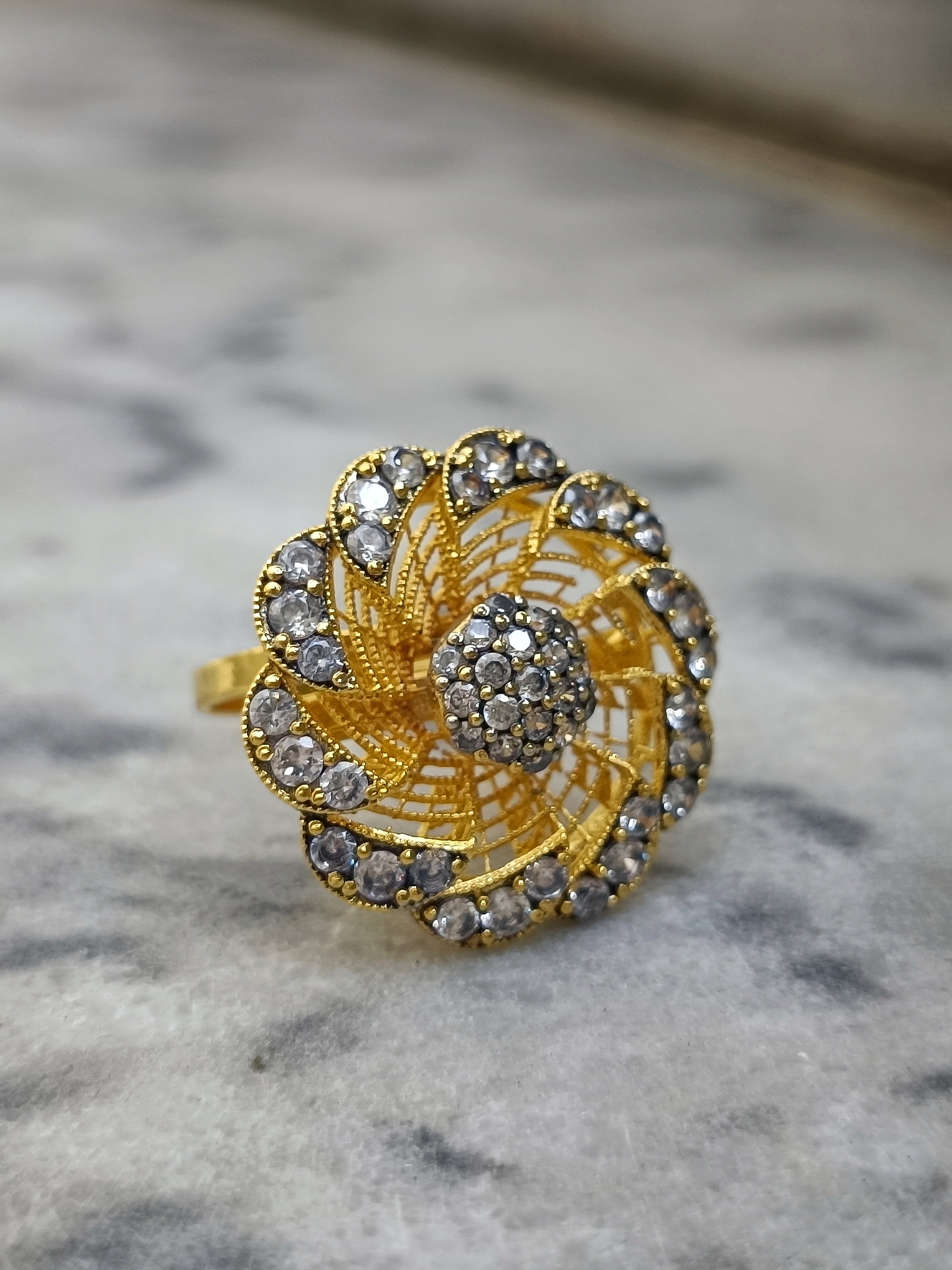 Flower zirconia ring
