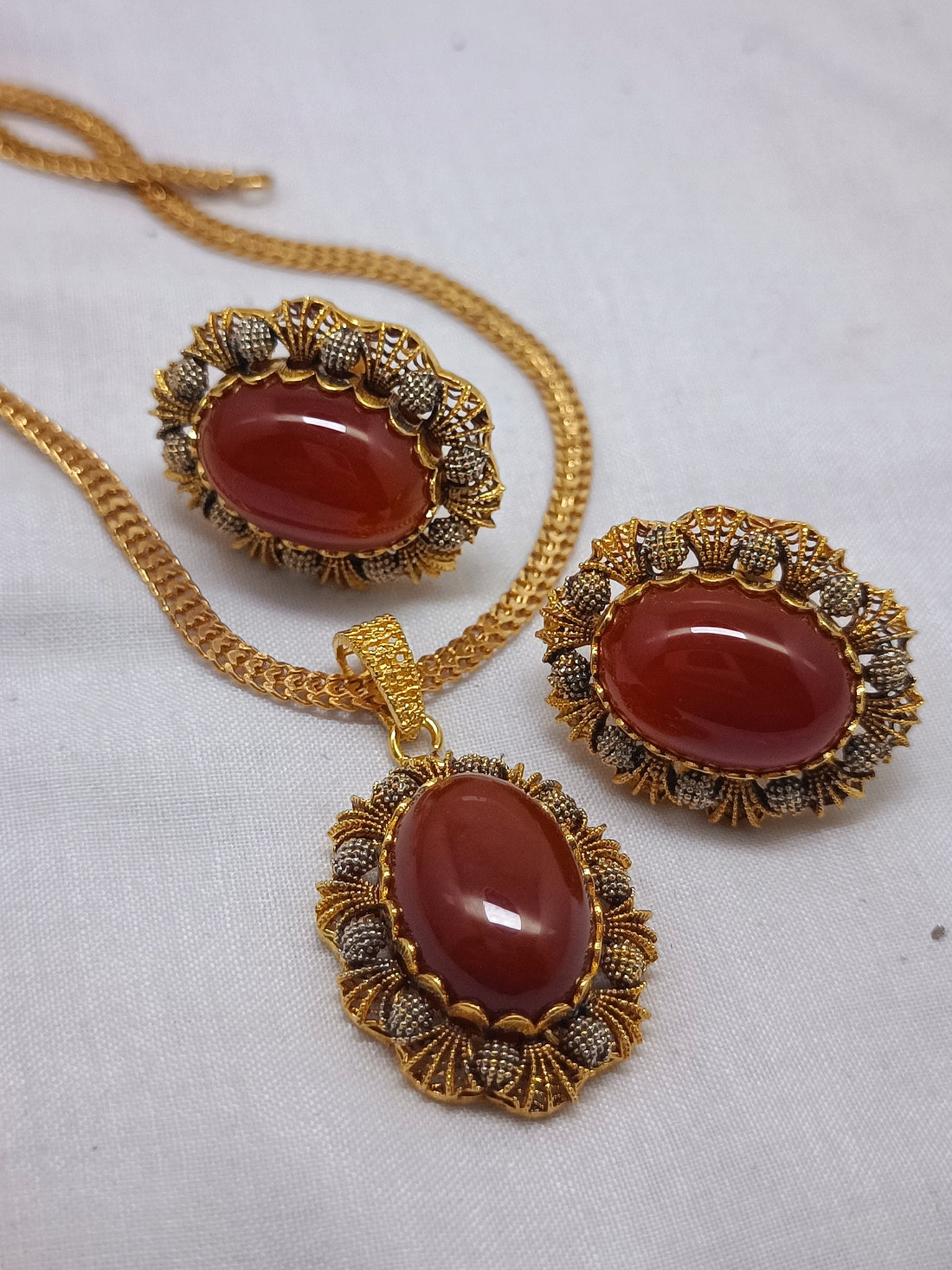 Aqeeq locket set