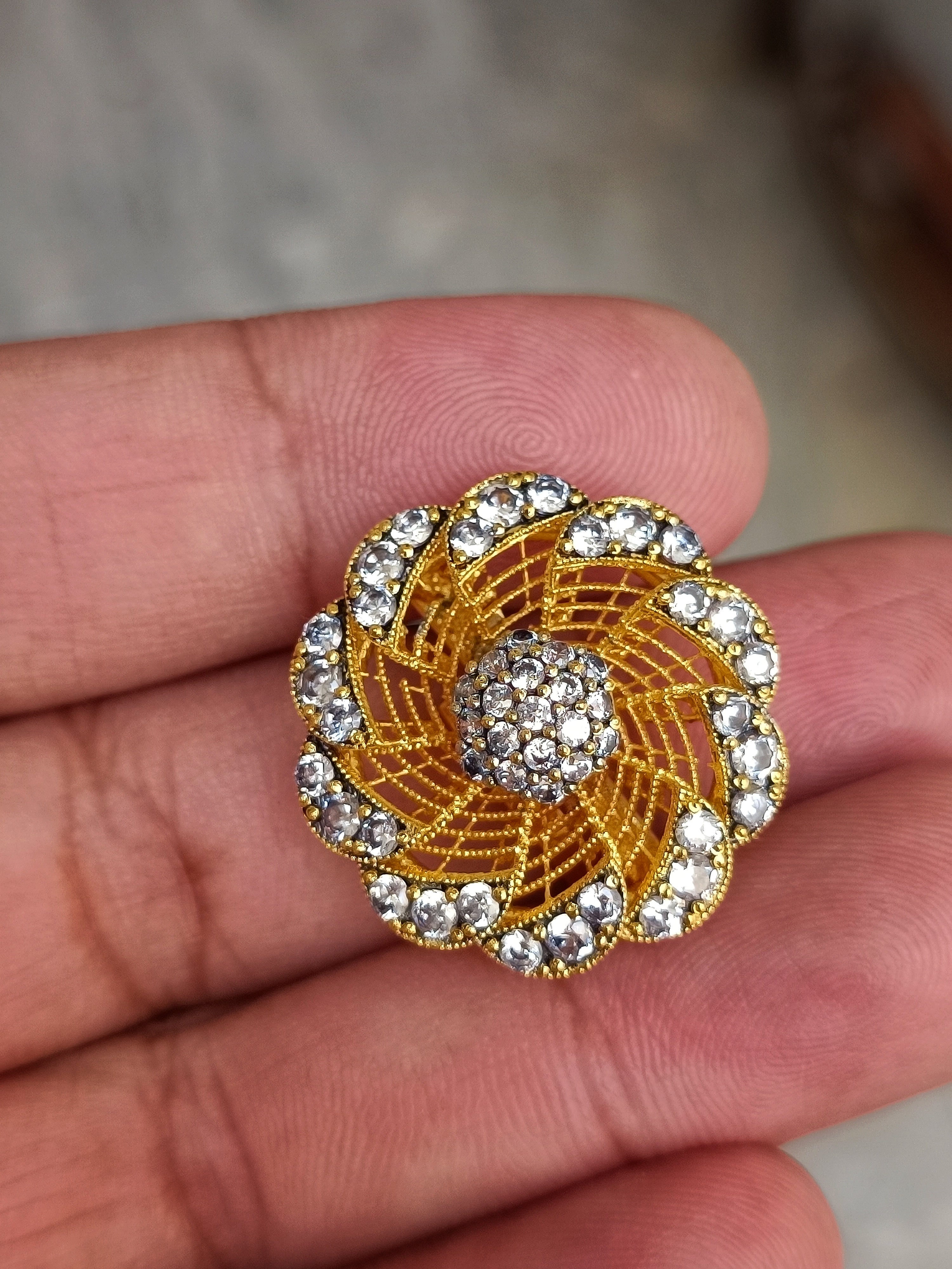 Flower zirconia ring