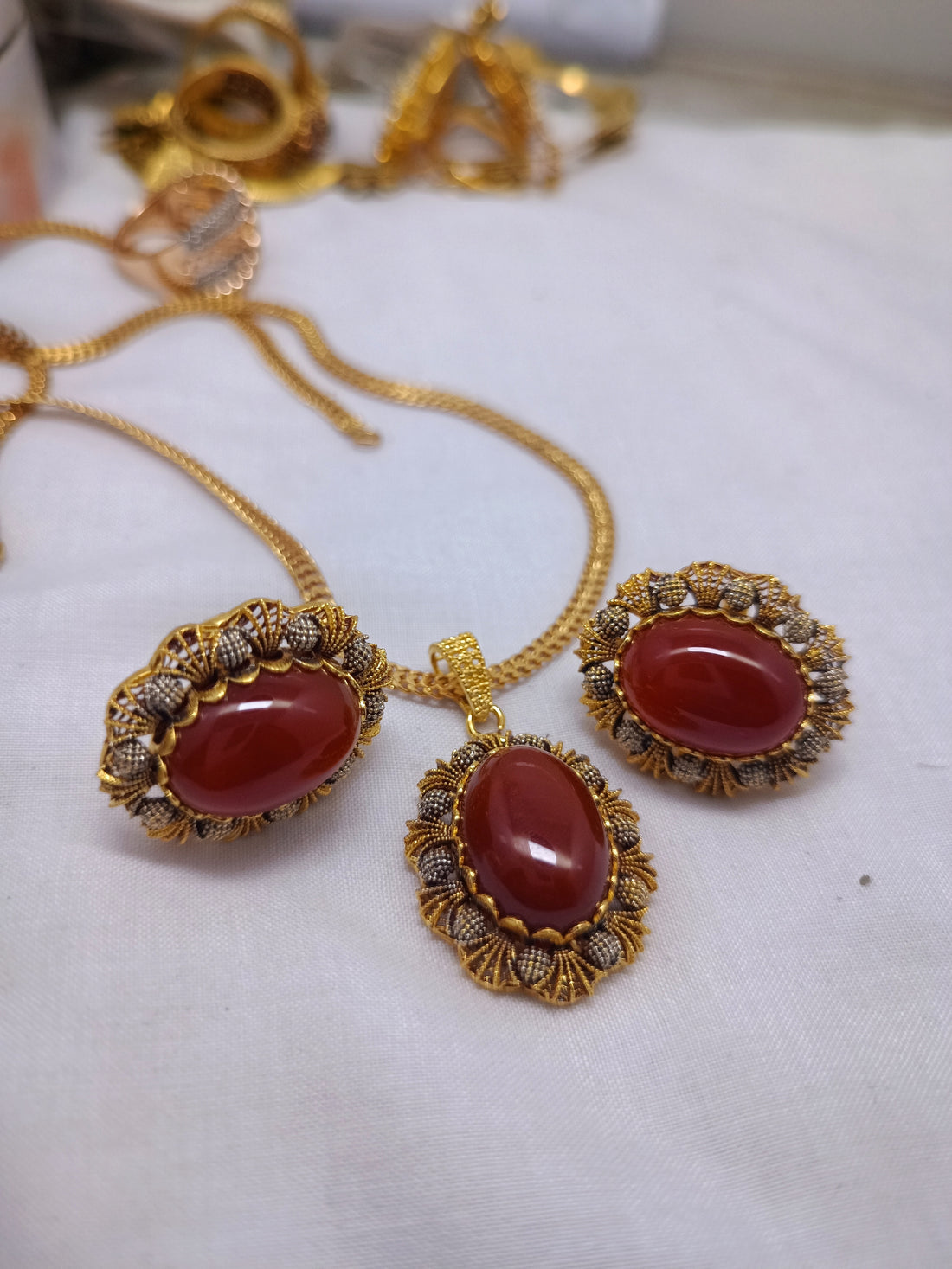 Aqeeq locket set